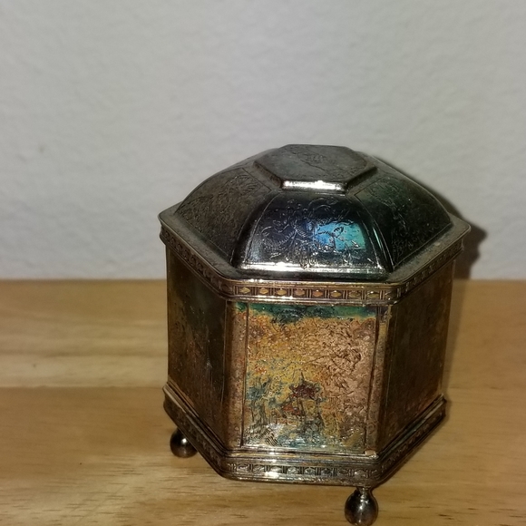 #1150 Vintage Silver Tone Engraved Box - Picture 8 of 15